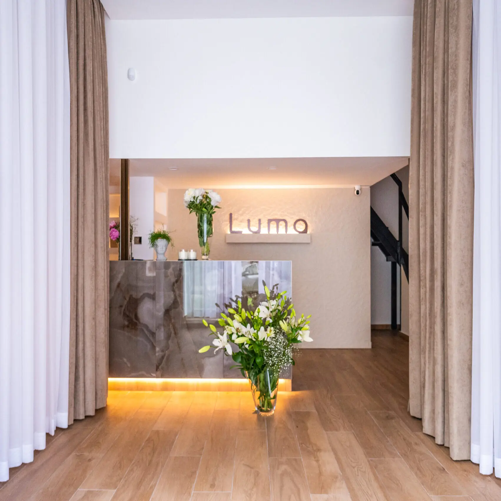 Hodnik i recepcija salona – Luma Body Clinic, Zagreb Trešnjevka