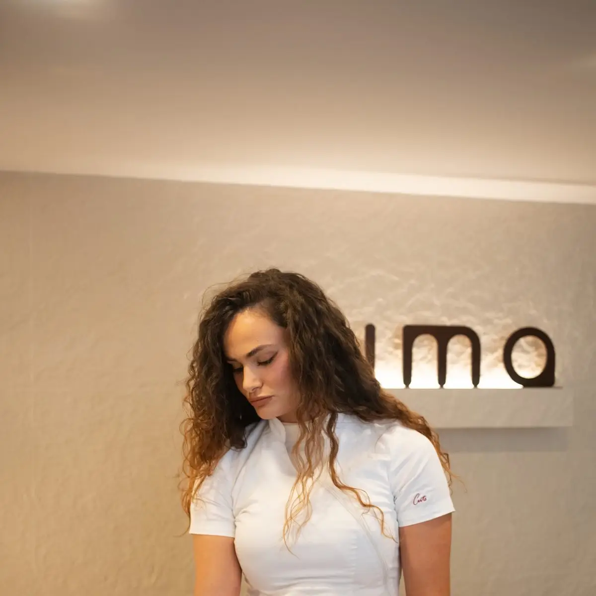 Monika, vlasnica Luma Body Clinic, na recepciji salona – Zagreb Trešnjevka